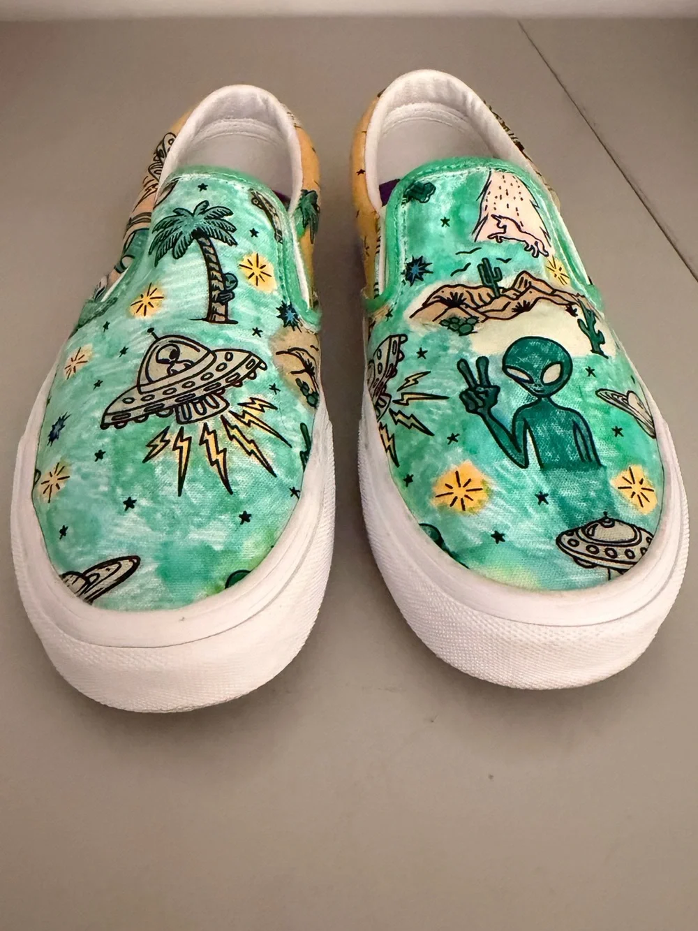 Vans Classic Slip - On Shoes Unidentified U-Paint Aliens UFOs Men 7 Women 8.5